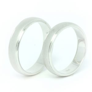 Classic Wedding Ring in White Gold