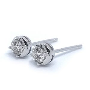 Round Diamond Studs